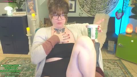 Snapshot of allieberrybb chatting on December 30, 2024, 1:36 pm bb online show from December 30, 2024, 1:36 pm