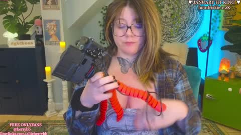 Snapshot of allieberrybb chatting on January 14, 2025, 2:29 am bb online show from January 14, 2025, 2:29 am