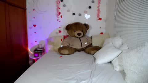 Allie  online show from February 19, 2025, 9:36 pm