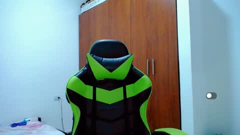 Snapshot of allison_baby_2416 chatting on December 29, 2024, 4:59 am Alisson online show from December 29, 2024, 4:59 am