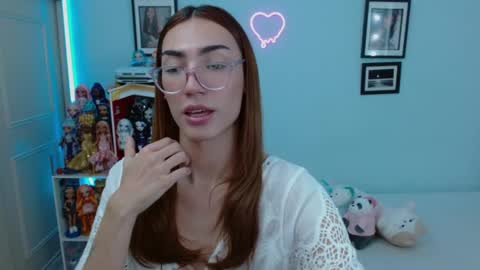 Snapshot of allisonblossom chatting on February 5, 2025, 6:02 am online show from February 5, 2025, 6:02 am