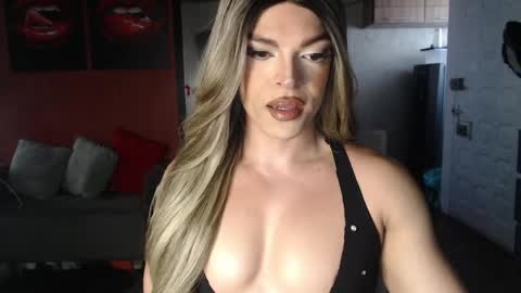 Snapshot of allisonfit chatting on May 10, 2026, 1:16 pm Allison Victoria online show from May 10, 2026, 1:16 pm