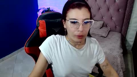 Snapshot of allisonlove_88 chatting on January 3, 2025, 2:32 am ALLISON online show from January 3, 2025, 2:32 am