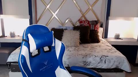 Snapshot of allisonlove_88 chatting on January 21, 2025, 8:52 am ALLISON online show from January 21, 2025, 8:52 am