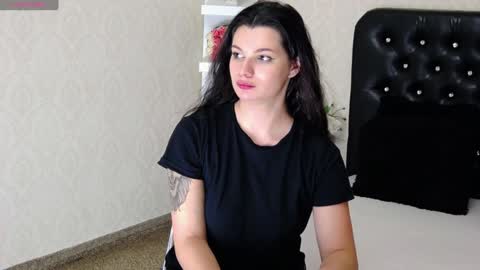 Snapshot of allisonn223 chatting on December 18, 2024, 12:32 am Deea online show from December 18, 2024, 12:32 am