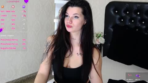 Snapshot of allisonn223 chatting on February 1, 2025, 11:37 pm Deea online show from February 1, 2025, 11:37 pm
