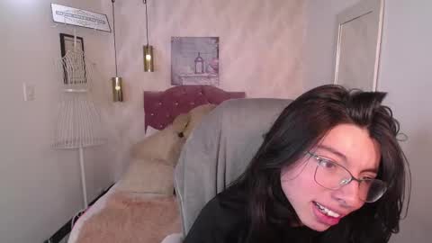 Snapshot of alllyson_ chatting on October 7, 2025, 8:50 pm alison online show from October 7, 2025, 8:50 pm