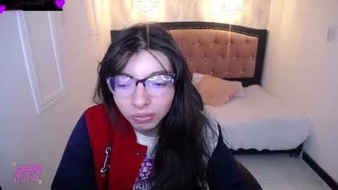 Snapshot of alllyson_ chatting on July 6, 2026, 8:33 pm alison online show from July 6, 2026, 8:33 pm