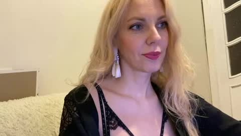 Snapshot of allmaybe chatting on May 31, 2026, 6:04 pm Nika online show from May 31, 2026, 6:04 pm