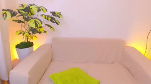 Snapshot of alluring_brianna08 chatting on May 6, 2026, 5:03 am Brianna online show from May 6, 2026, 5:03 am