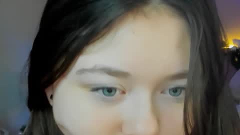 alluringeyess online show from December 17, 2025, 6:19 am