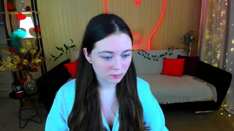 Snapshot of alluringeyess chatting on April 19, 2026, 6:32 pm alluringeyess online show from April 19, 2026, 6:32 pm
