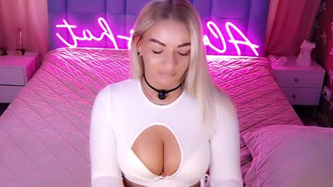 AlwaysHot online show from April 7, 2026, 2:01 am