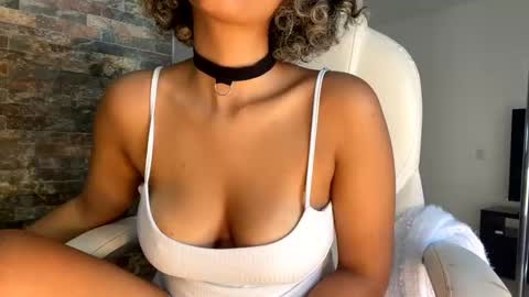 ally_summer online show from December 9, 2024, 4:37 pm