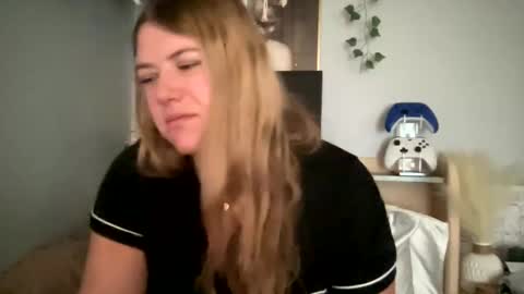allyanalangel online show from January 2, 2025, 8:02 pm