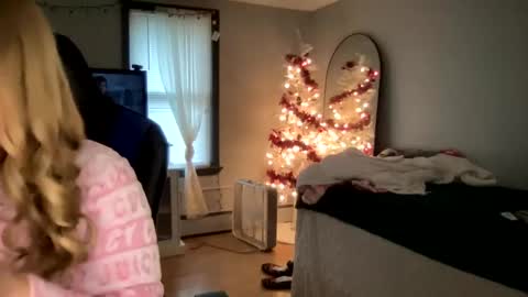 allyanalangel online show from January 13, 2025, 8:04 pm