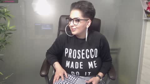 Snapshot of allyiah chatting on January 23, 2025, 10:22 pm online show from January 23, 2025, 10:22 pm