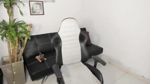 Snapshot of allyssann_smith chatting on February 24, 2026, 12:08 am allyssann online show from February 24, 2026, 12:08 am