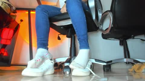 ALMA FENIX  online show from April 9, 2026, 11:59 am