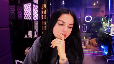 Snapshot of alma_pearl chatting on November 6, 2025, 7:09 am Alma online show from November 6, 2025, 7:09 am