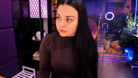 Snapshot of alma_pearl chatting on November 18, 2025, 7:57 am Alma online show from November 18, 2025, 7:57 am