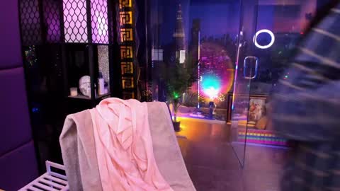 Snapshot of alma_pearl chatting on November 19, 2025, 8:25 am Alma online show from November 19, 2025, 8:25 am