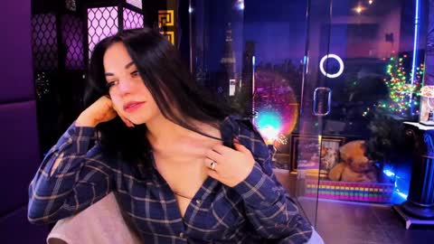 Snapshot of alma_pearl chatting on December 4, 2025, 7:39 am Alma online show from December 4, 2025, 7:39 am