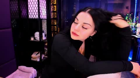 Snapshot of alma_pearl chatting on December 21, 2025, 9:49 am Alma online show from December 21, 2025, 9:49 am