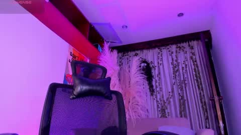 Snapshot of alondrasoomer chatting on June 1, 2026, 4:36 am ALONDRA CUTE online show from June 1, 2026, 4:36 am