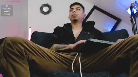 Snapshot of alpha_latino_ chatting on May 18, 2026, 7:25 am alpha_latino_ online show from May 18, 2026, 7:25 am