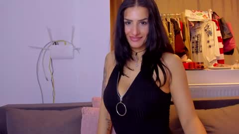 Snapshot of alphaqueenx chatting on April 23, 2026, 11:18 pm Michelle online show from April 23, 2026, 11:18 pm