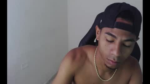 alphas_latins online show from April 8, 2026, 5:02 pm