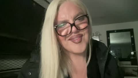 Snapshot of alphatransmami chatting on December 26, 2024, 4:10 am alphatransmami online show from December 26, 2024, 4:10 am