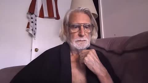 AlphaUniform online show from October 13, 2025, 6:41 pm