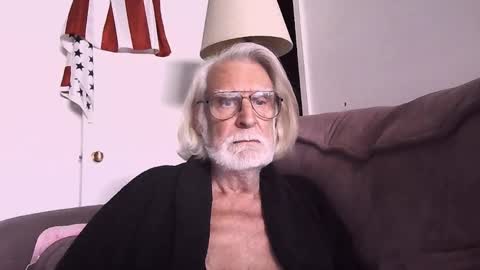 AlphaUniform online show from November 22, 2025, 5:01 pm