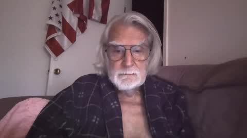 Snapshot of alphauniform chatting on May 14, 2026, 12:23 pm AlphaUniform online show from May 14, 2026, 12:23 pm