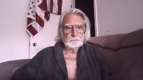 Snapshot of alphauniform chatting on June 1, 2026, 7:26 pm AlphaUniform online show from June 1, 2026, 7:26 pm