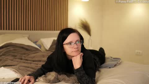 Snapshot of alucidreaming chatting on October 5, 2025, 7:45 pm Lucid Dreaming online show from October 5, 2025, 7:45 pm