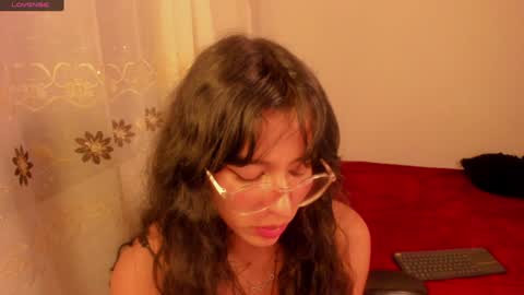 Snapshot of aluna_0310 chatting on December 13, 2024, 11:39 pm . . online show from December 13, 2024, 11:39 pm