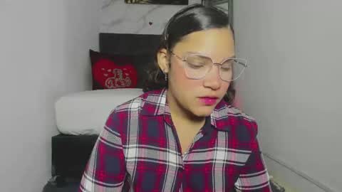 aly_n_sebas online show from October 4, 2025, 11:52 am