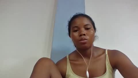 alydie7 online show from April 19, 2026, 3:33 pm