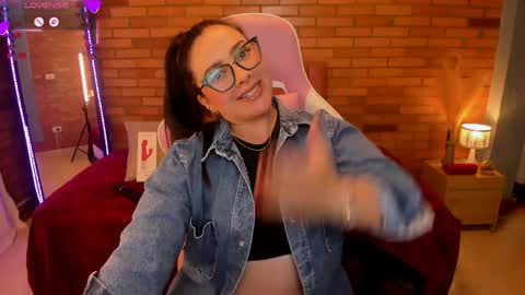 Snapshot of amaia_monet chatting on June 8, 2026, 7:14 pm Hi Im AmaiaHelp me reach 100 likes online show from June 8, 2026, 7:14 pm