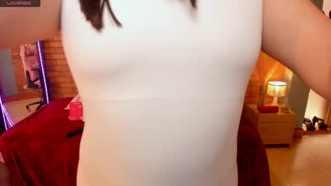 Snapshot of amaia_monet chatting on June 17, 2026, 7:04 pm Hi Im AmaiaHelp me reach 100 likes online show from June 17, 2026, 7:04 pm
