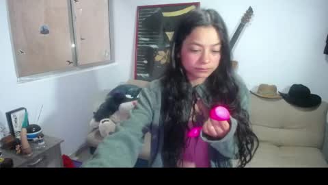 Snapshot of amaia_t chatting on May 11, 2026, 12:33 pm Amaia online show from May 11, 2026, 12:33 pm