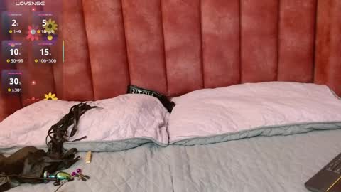 Hilary Ester online show from April 29, 2026, 8:59 pm