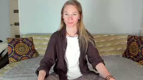 Snapshot of amalia_mio chatting on July 16, 2026, 8:09 am Amalia online show from July 16, 2026, 8:09 am