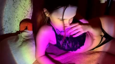 Amaliajess online show from April 15, 2026, 5:42 pm