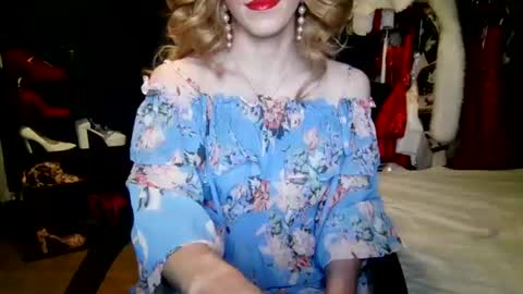 Snapshot of amaliecd chatting on July 25, 2026, 4:37 pm Amalie online show from July 25, 2026, 4:37 pm