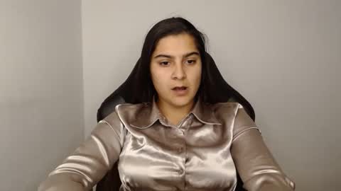 The queen of the biceps  online show from December 4, 2024, 1:03 am