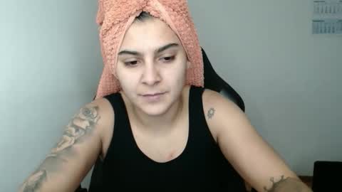 The queen of the biceps  online show from January 31, 2026, 8:29 pm